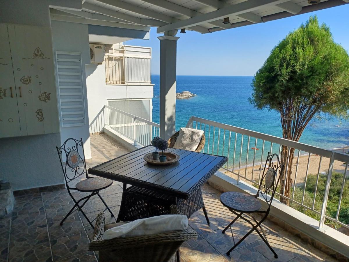 דירות PalaiónTsiflíkion Balcony By The Sea מראה חיצוני תמונה