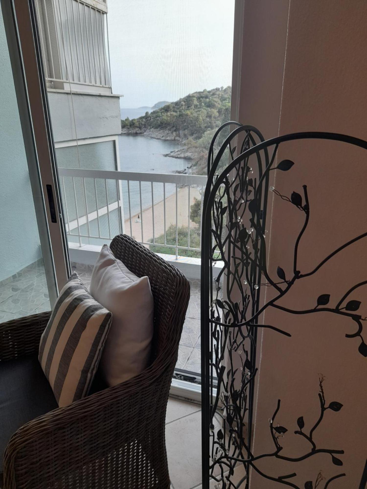 דירות PalaiónTsiflíkion Balcony By The Sea מראה חיצוני תמונה