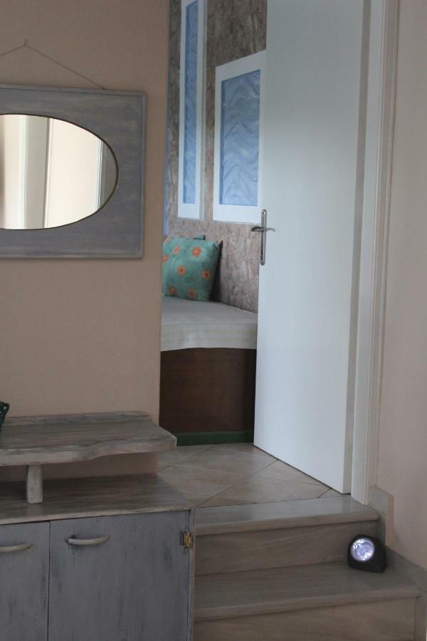דירות PalaiónTsiflíkion Balcony By The Sea מראה חיצוני תמונה